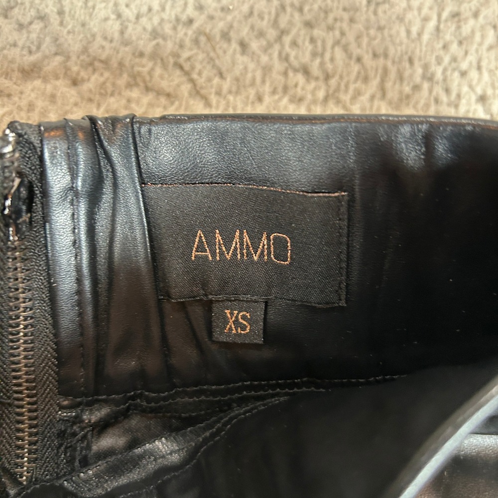 AMMO Black‎ Faux Leather High Waisted Shorts Womens XS Rear Zip Edgy - Picture 3 of 8